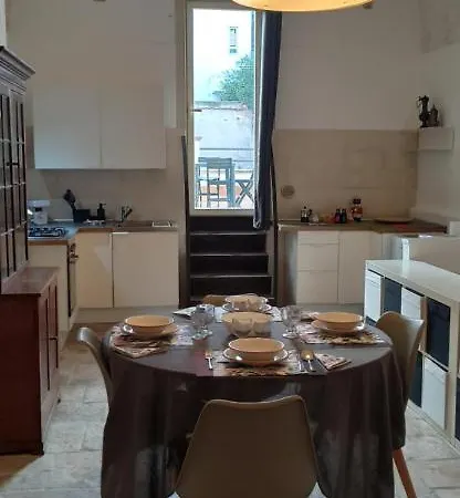 Spaziosa Casa Antica 아파트